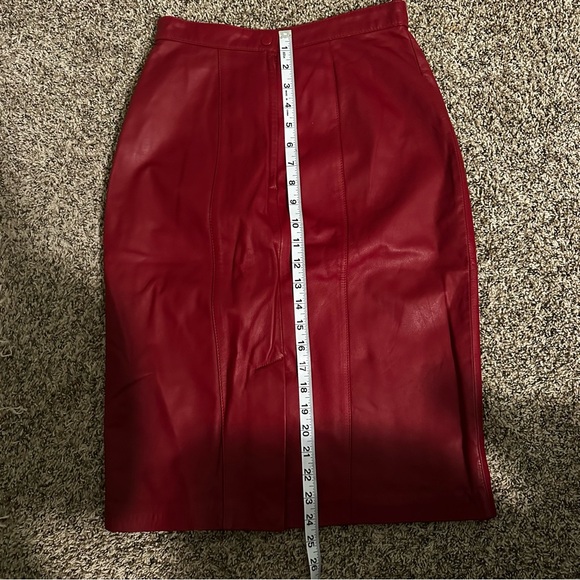 90s Vintage Dana Brooke Red High Waisted Pencil Skirt 100% Leather Size 6 - Picture 8 of 8